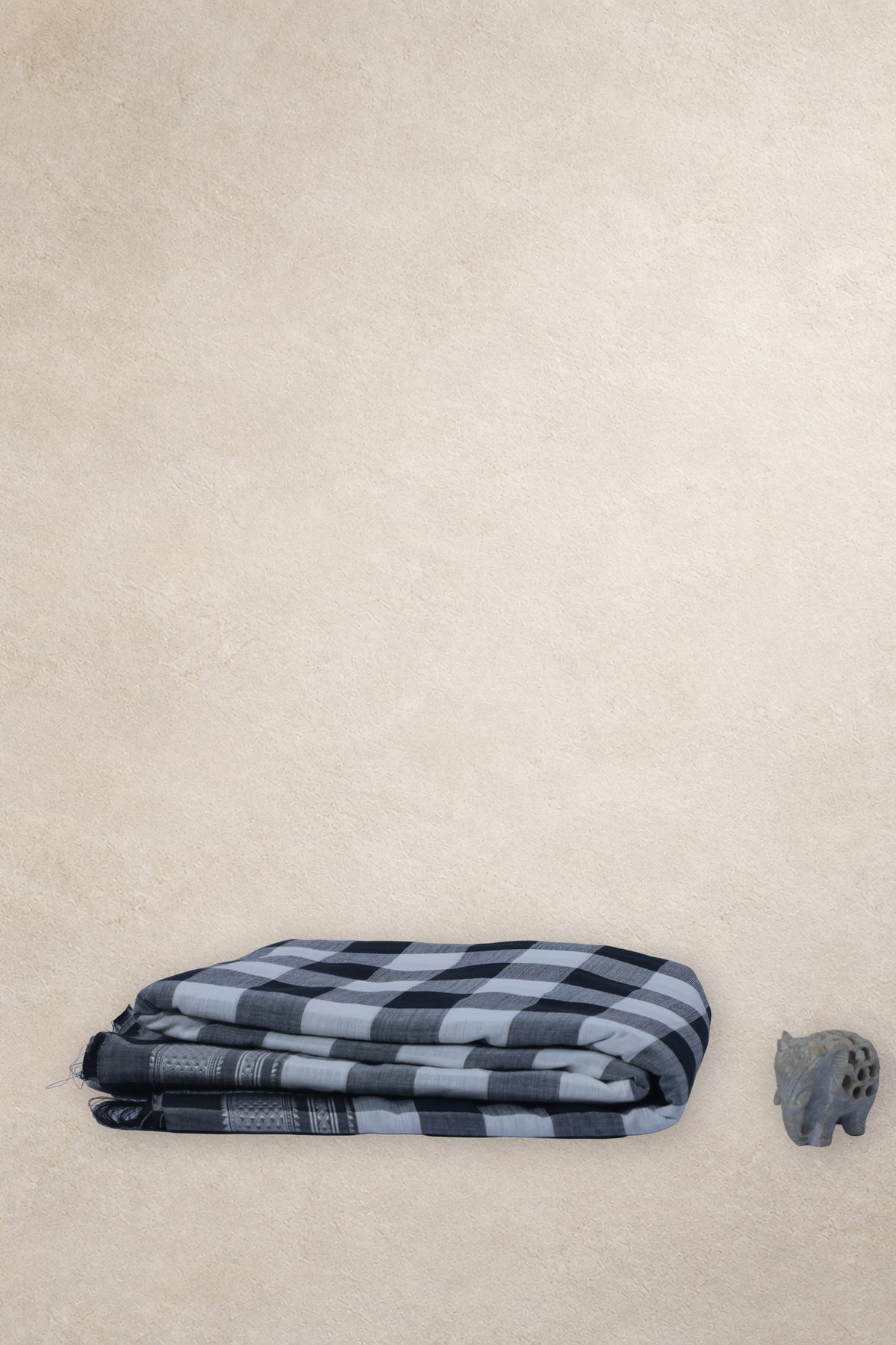 Kari Bili black and white check Ilkal cotton saree with grey silk pallu