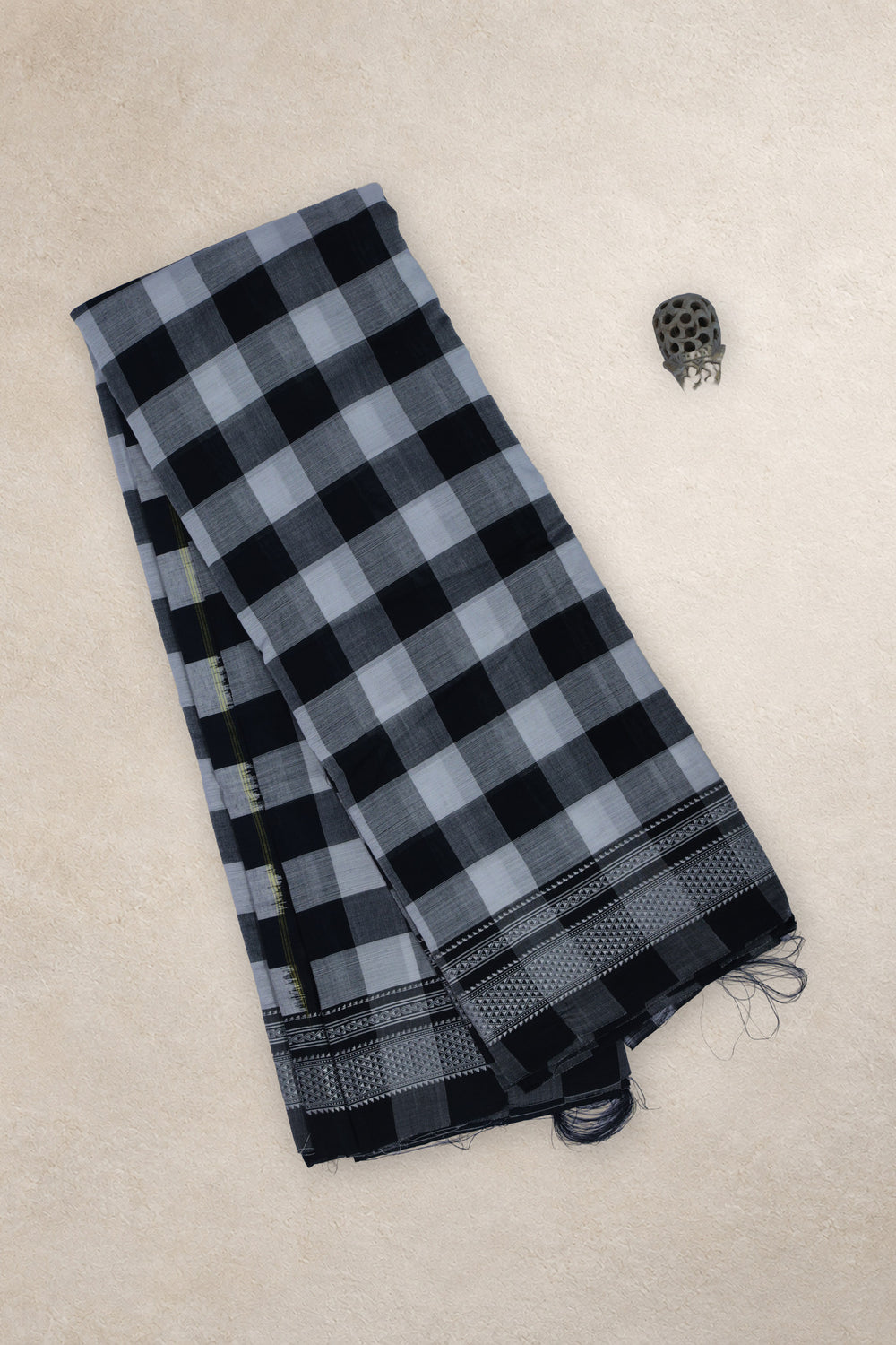 Grey Chikki Paras border on Kari Bili Ilkal saree