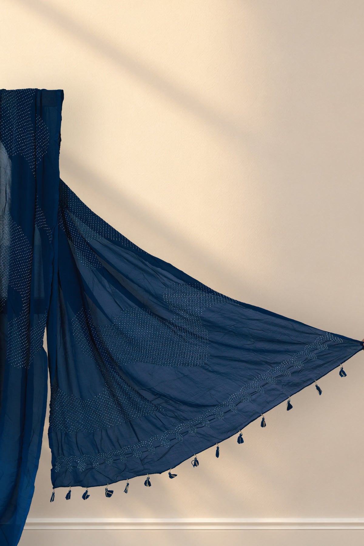 Dariya Leher teal blue Bandhani georgette saree showing shaded body