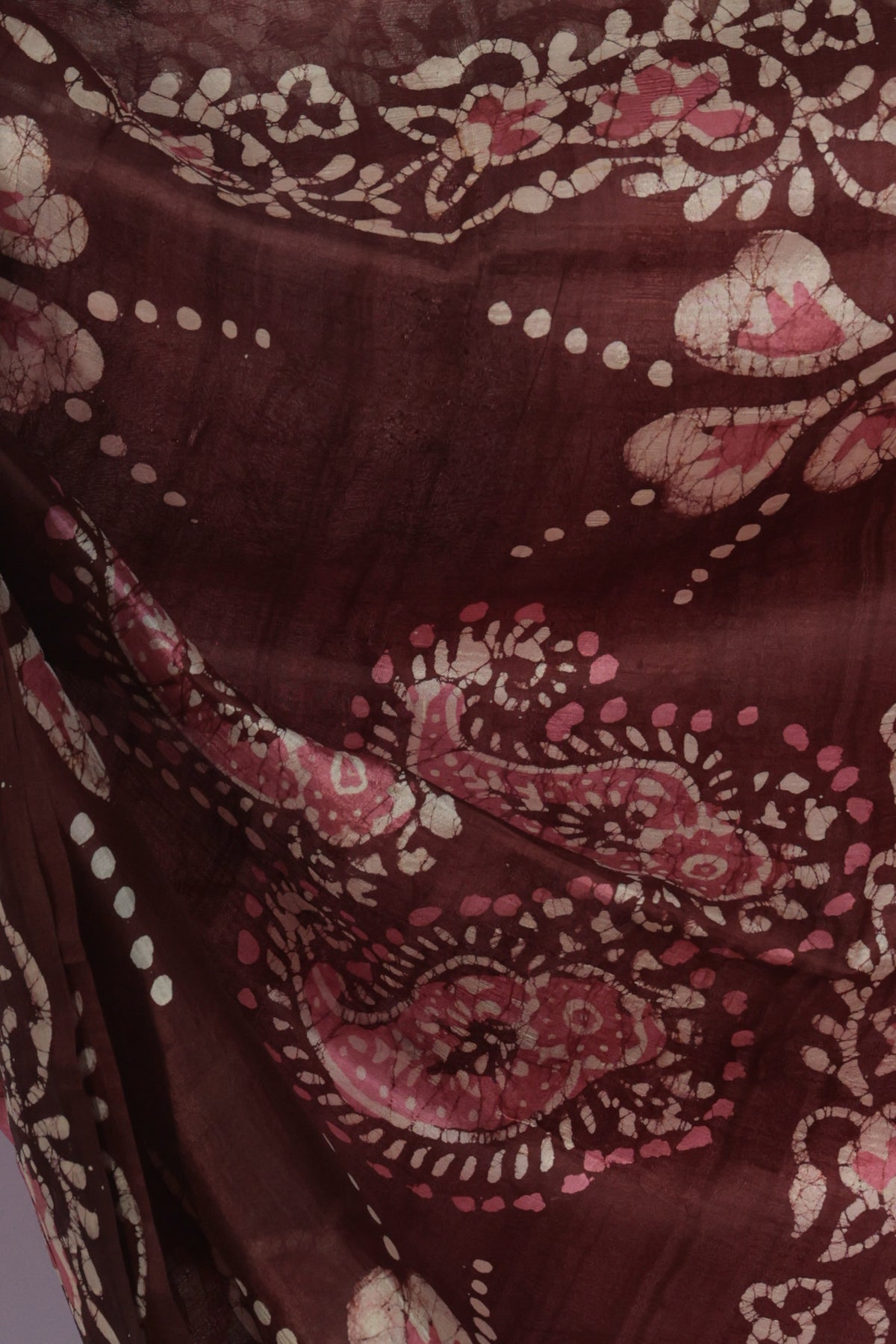Maroon pallu with traditional flower motifs on Jaba Bagan Batik saree