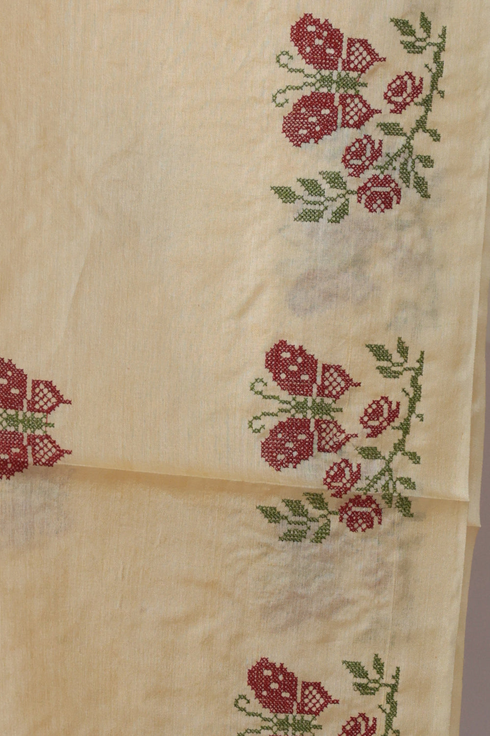 Titli Baag beige Tussar pallu with butterflies green leaves and flowers