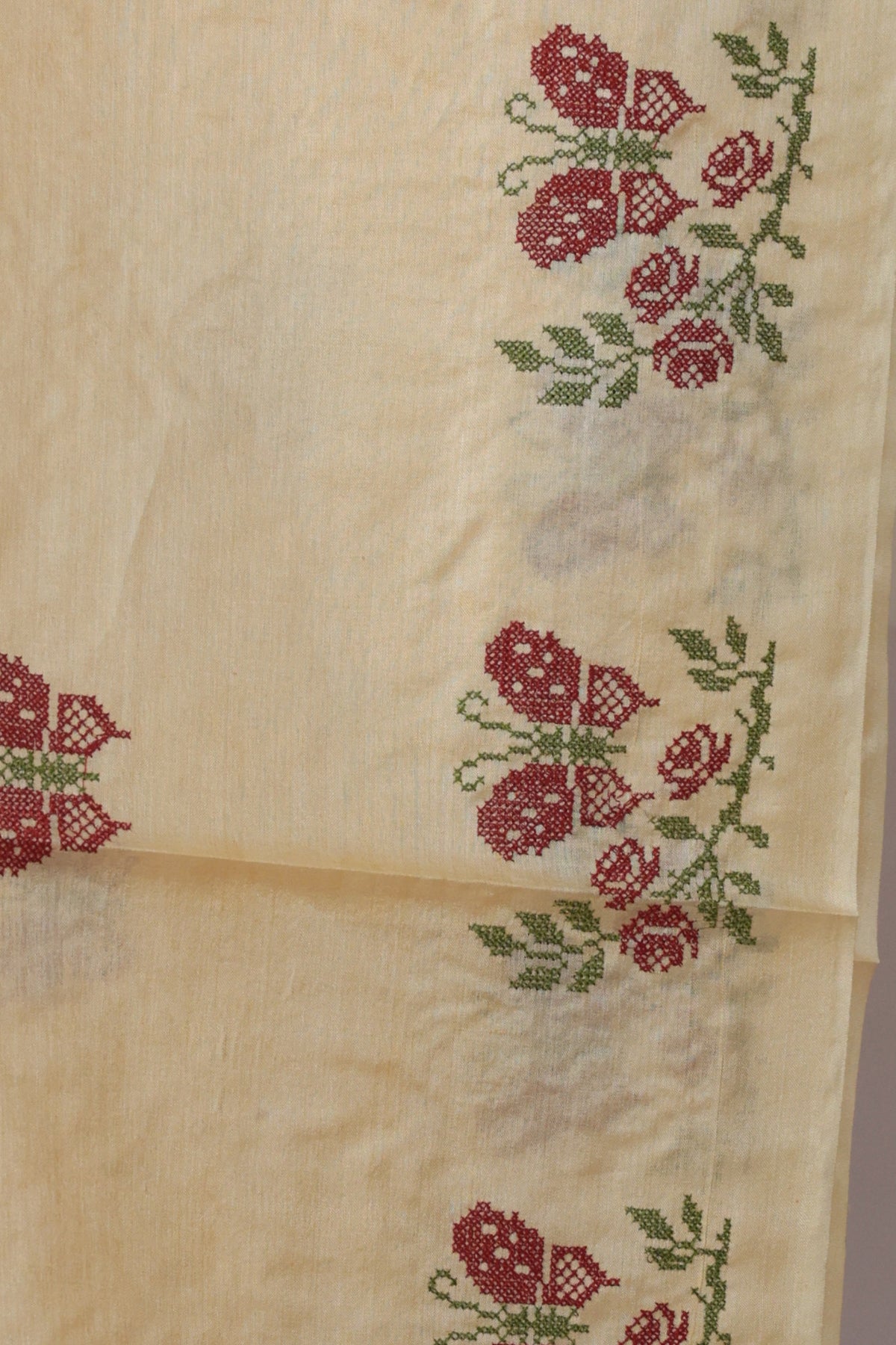 Titli Baag beige Tussar pallu with butterflies green leaves and flowers