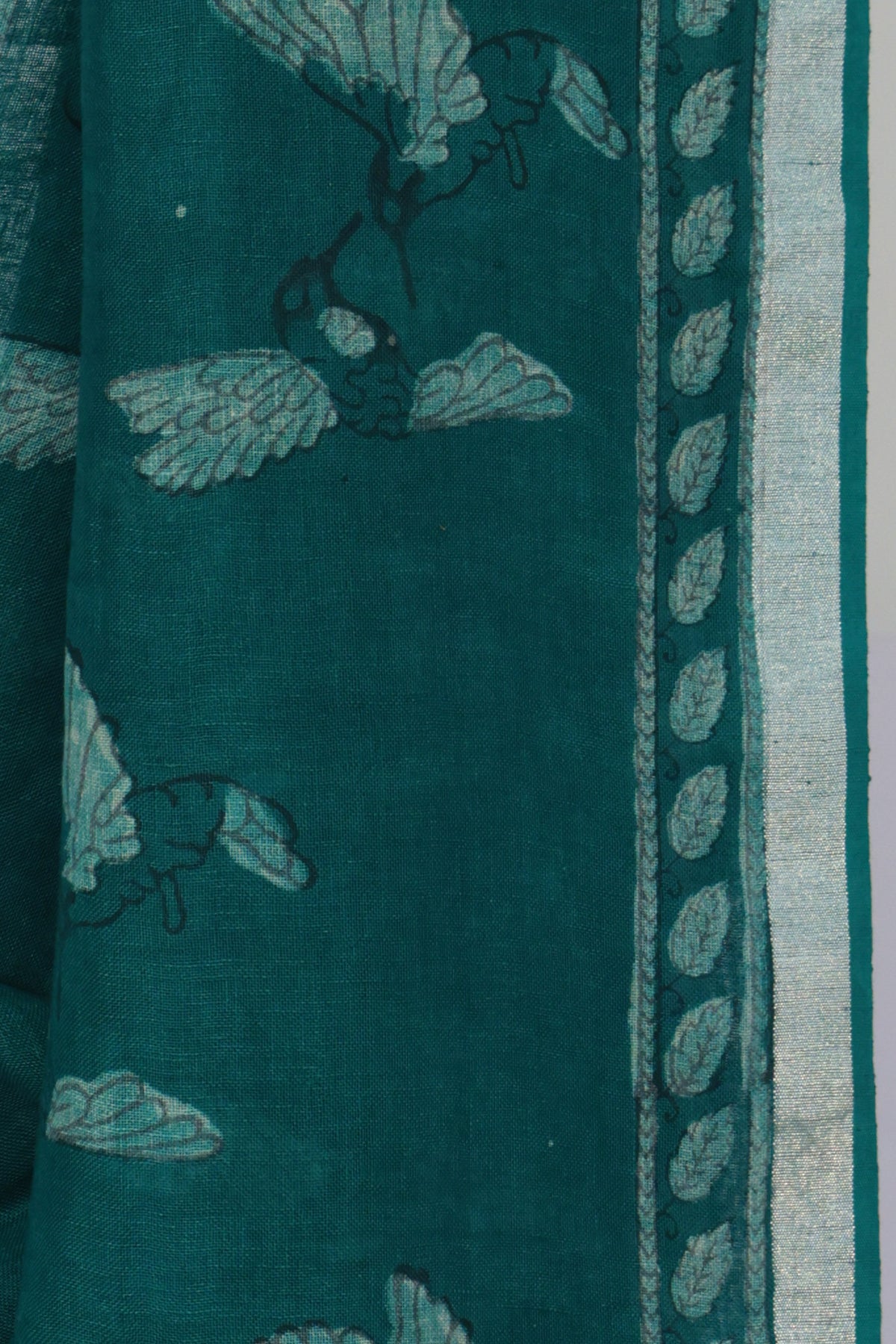 Leaf motif striped pallu of Hari Chahak green Dabu linen saree