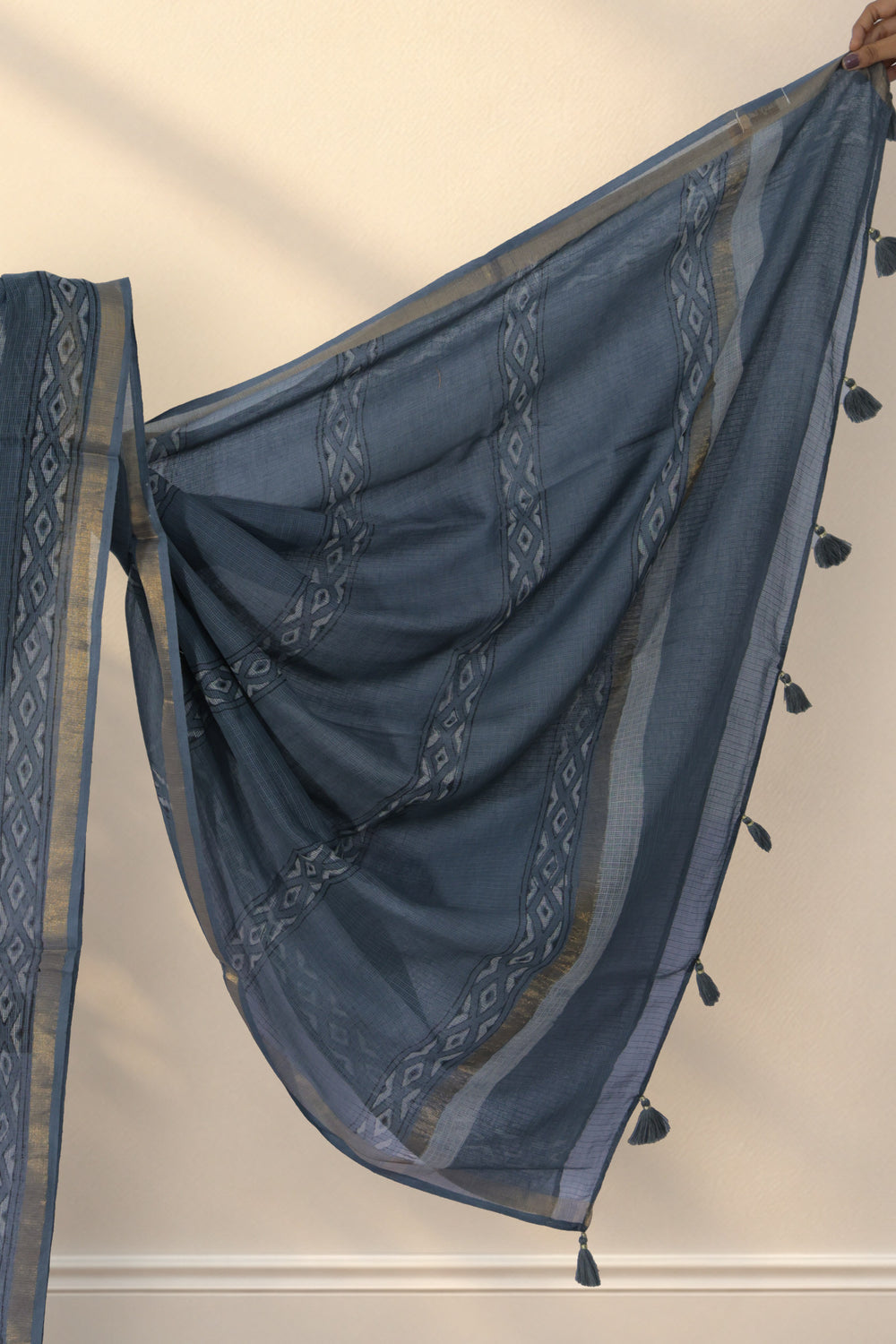 Diamond motif striped pallu of Chakri grey Dabu Kota Doriya saree