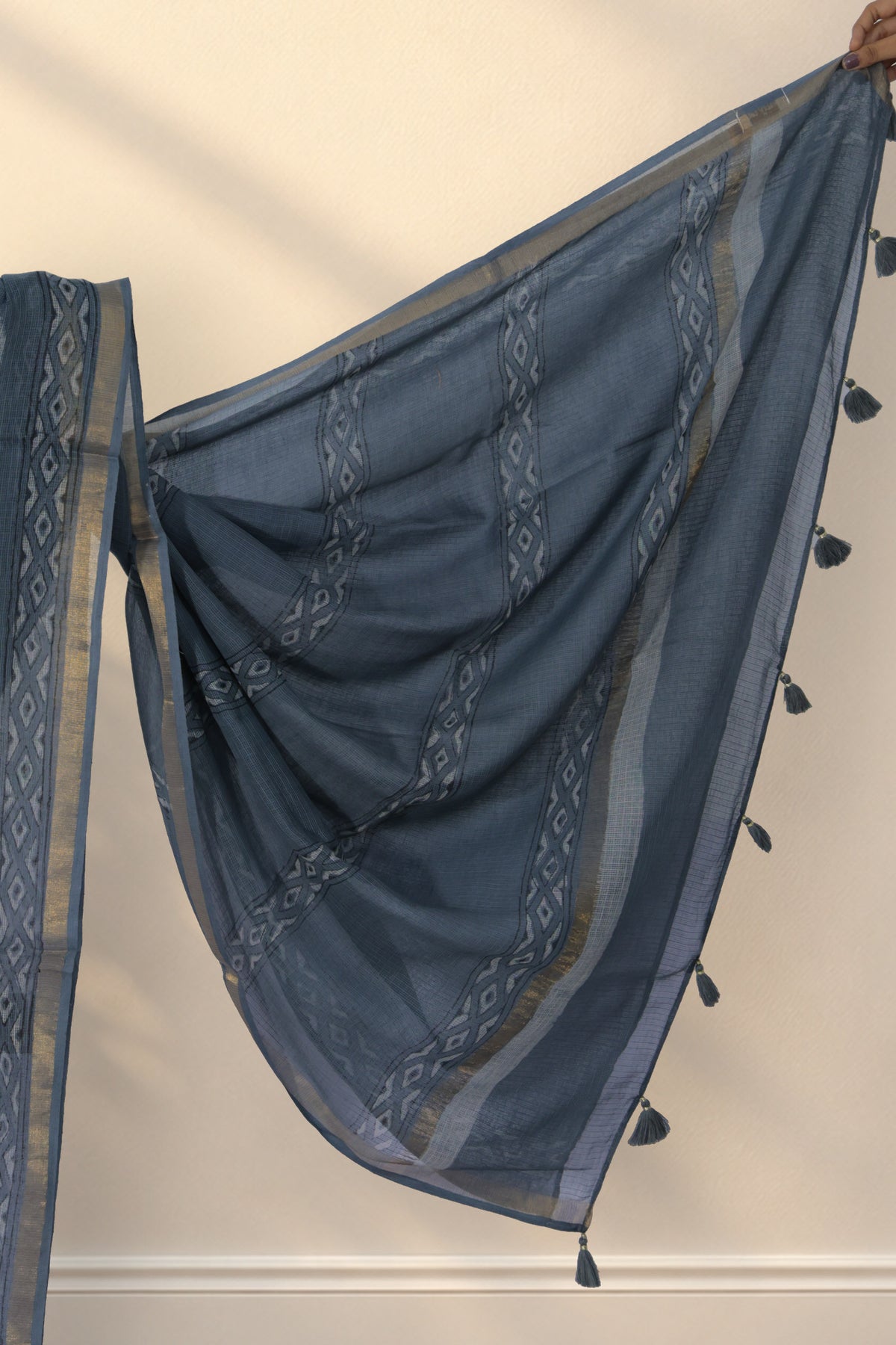 Diamond motif striped pallu of Chakri grey Dabu Kota Doriya saree