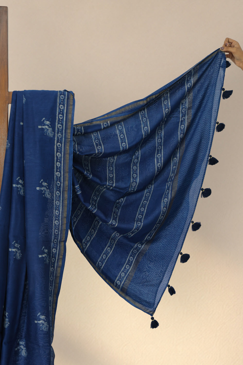 Golden zari and flower border on Bansuri Neel indigo Dabu saree