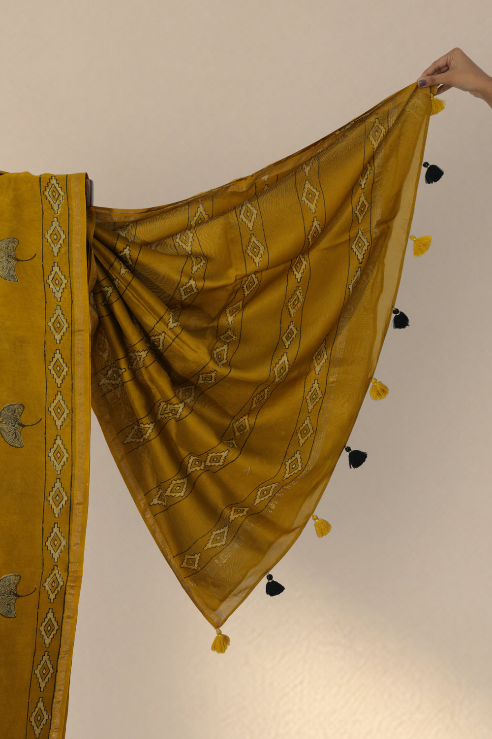 Golden zari diamond motif border on Peeli Chhatri yellow Dabu saree