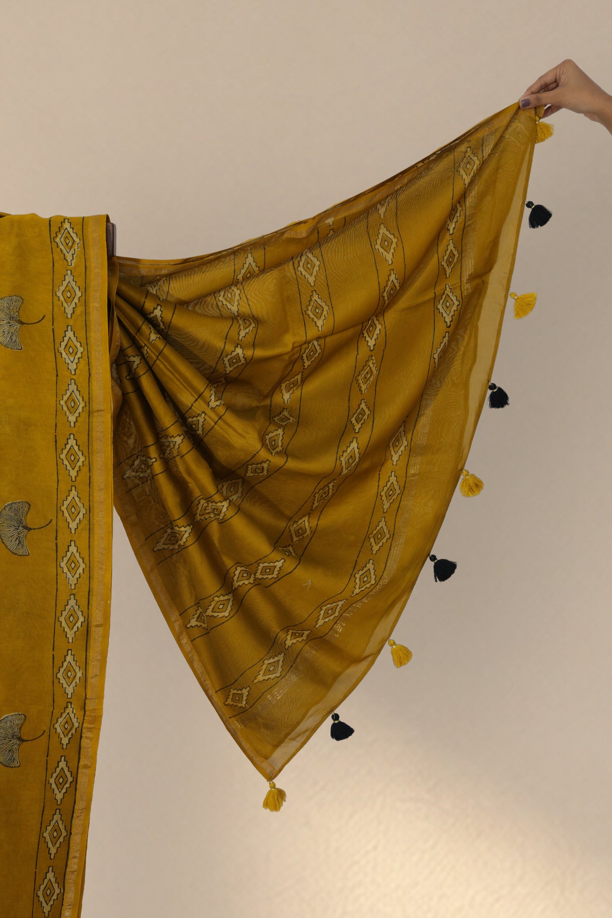 Golden zari diamond motif border on Peeli Chhatri yellow Dabu saree