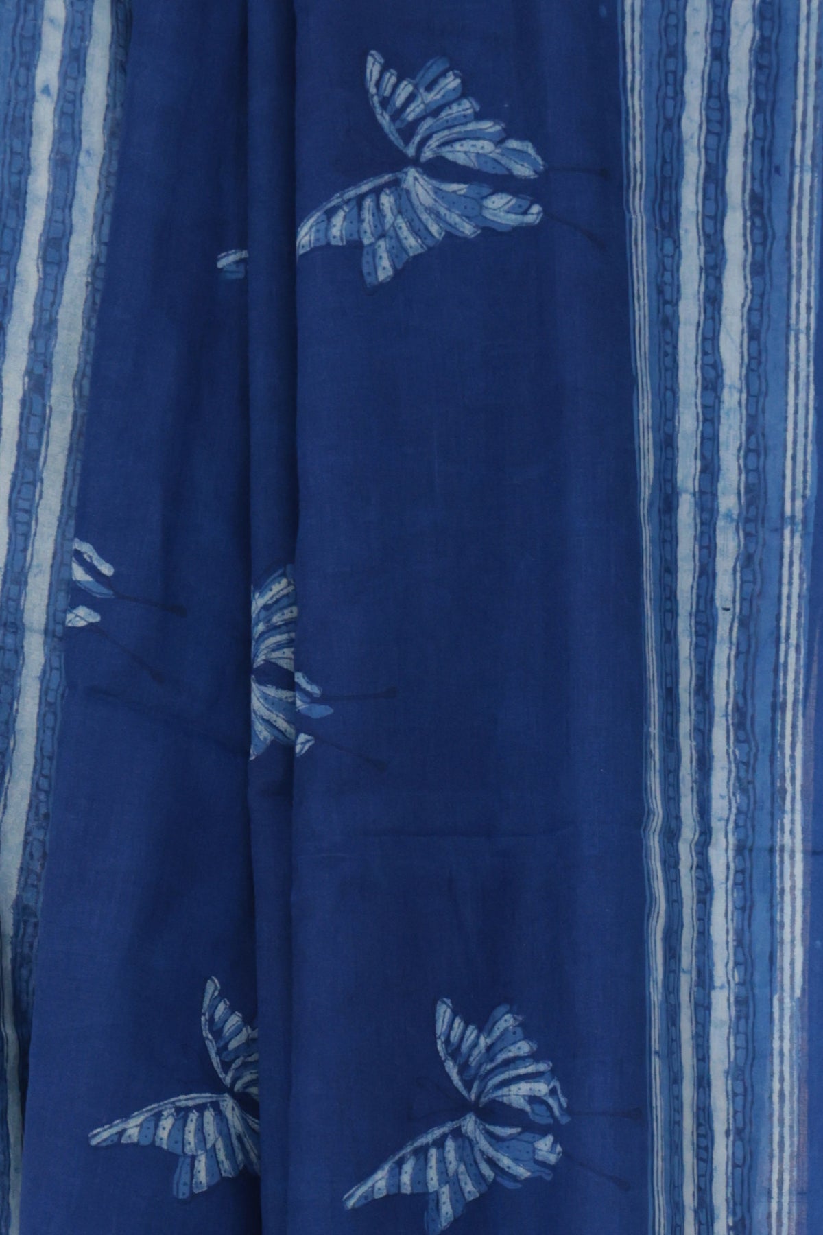 Wide blue and white striped pallu of Neeli Titli indigo Dabu saree