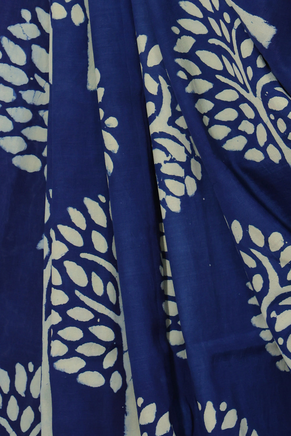 Tree stripe and triangle patterned pallu of Neel Vriksh indigo Bagru saree