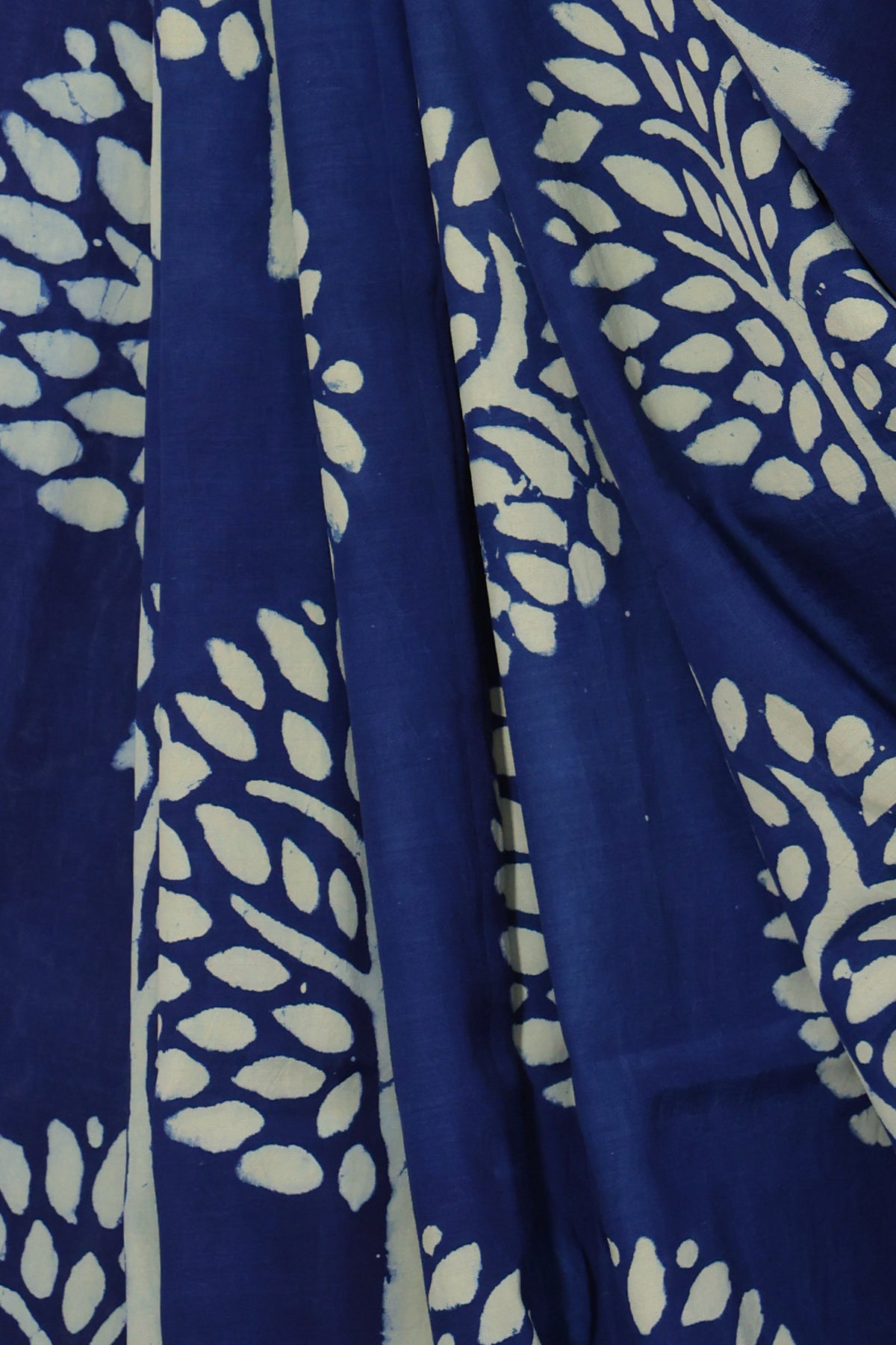 Tree stripe and triangle patterned pallu of Neel Vriksh indigo Bagru saree