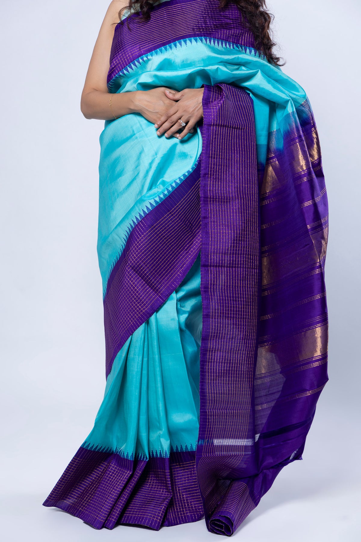 Gopura Neeli Molakalmuru saree showing purple gold temple border motifs