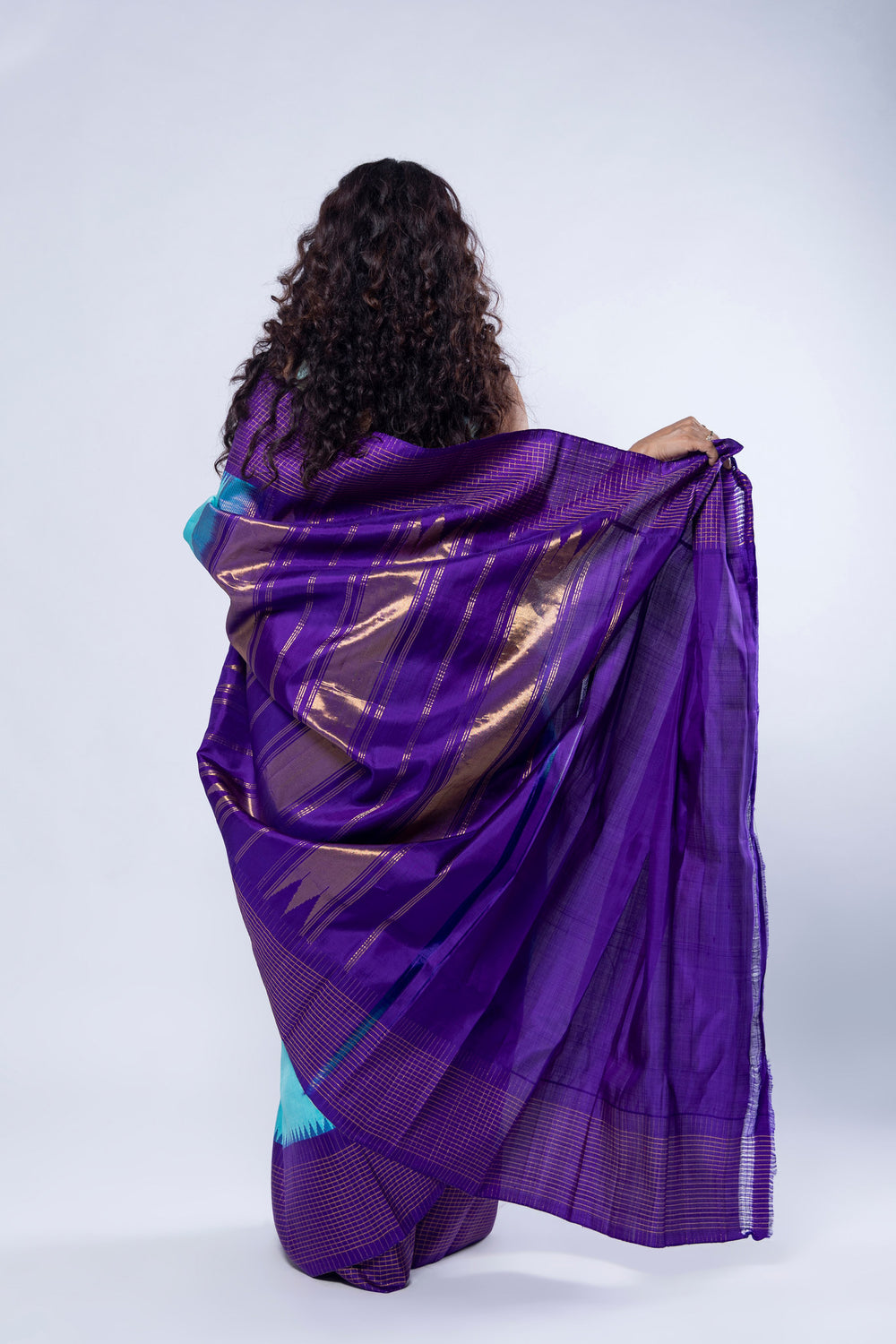 Deep purple and gold pallu of Gopura Neeli Molakalmuru silk saree