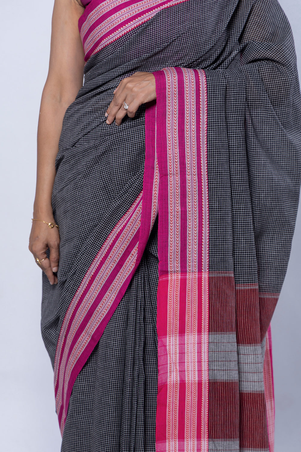 Handwoven Patteda Anchu cotton saree with woven body