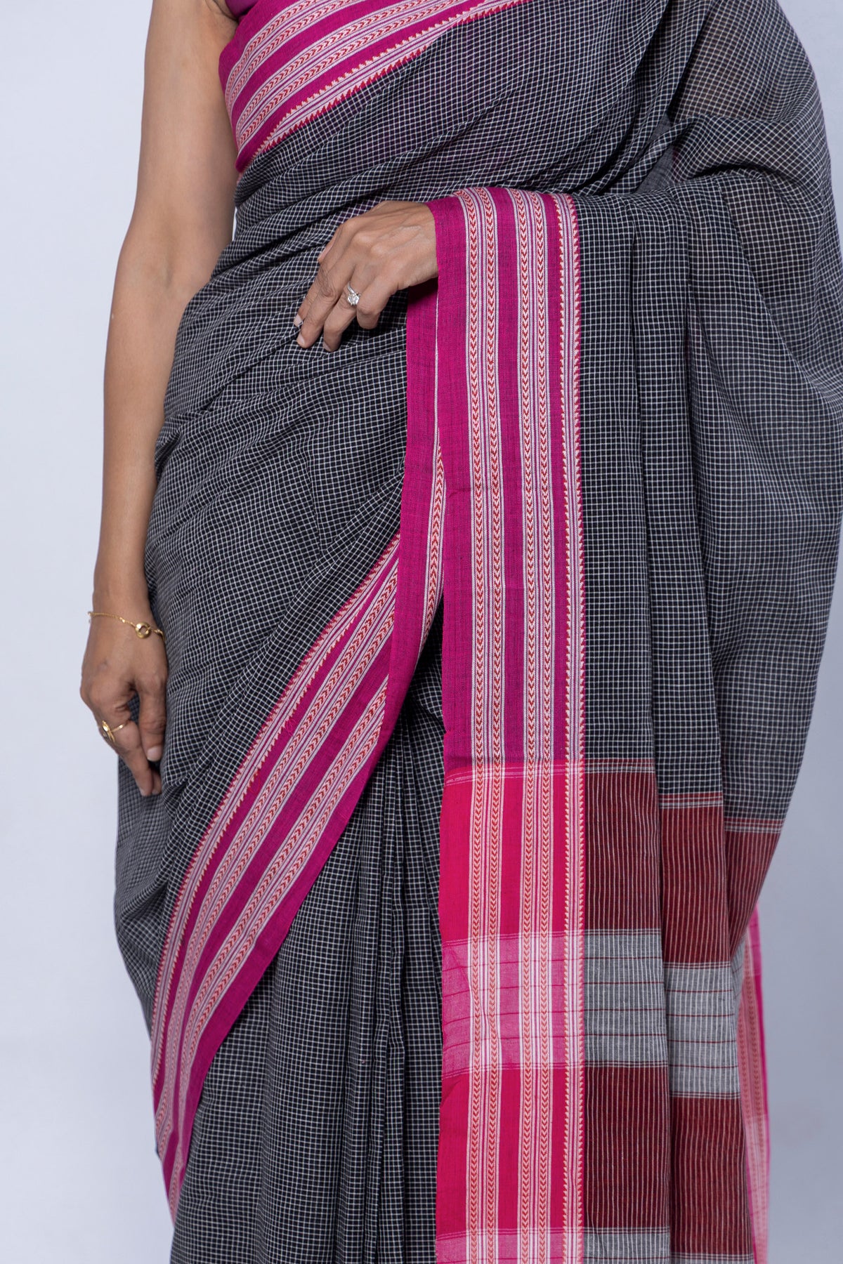 Handwoven Patteda Anchu cotton saree with woven body