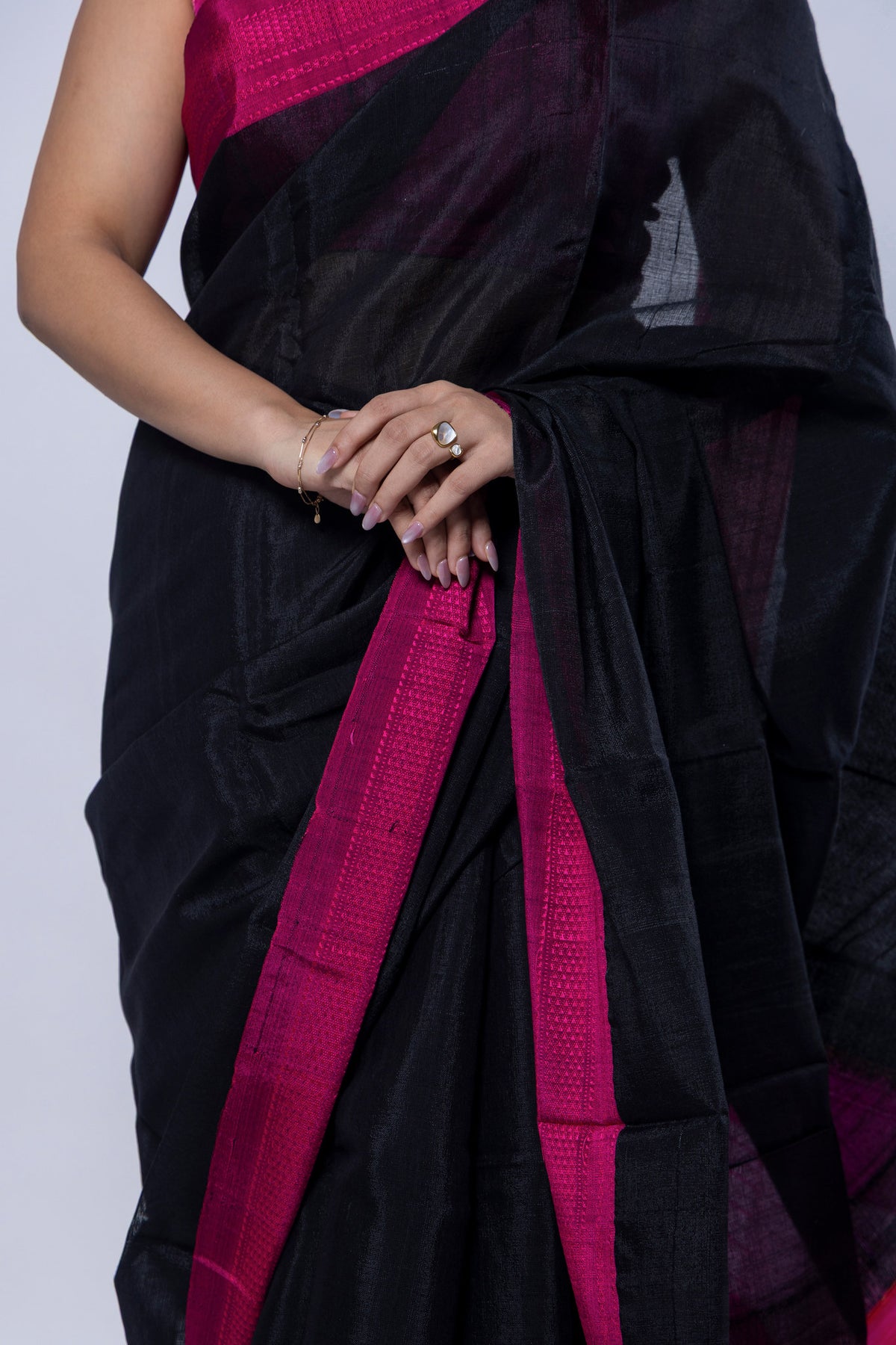Handwoven Ilkal saree with pink contrast border