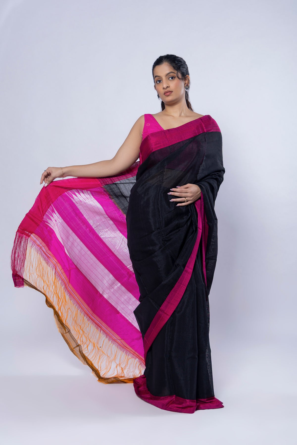 Ratri Gulabi saree showing traditional woven border