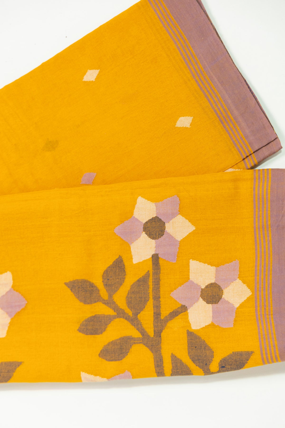 Handwoven flower motif pallu of Shorshe Phool Jamdani cotton saree