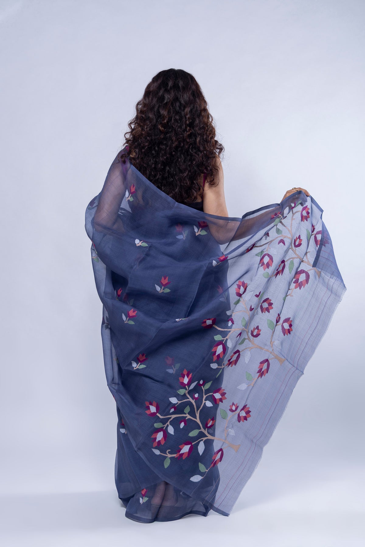 Sondhya Tara Jamdani saree showing woven body and border