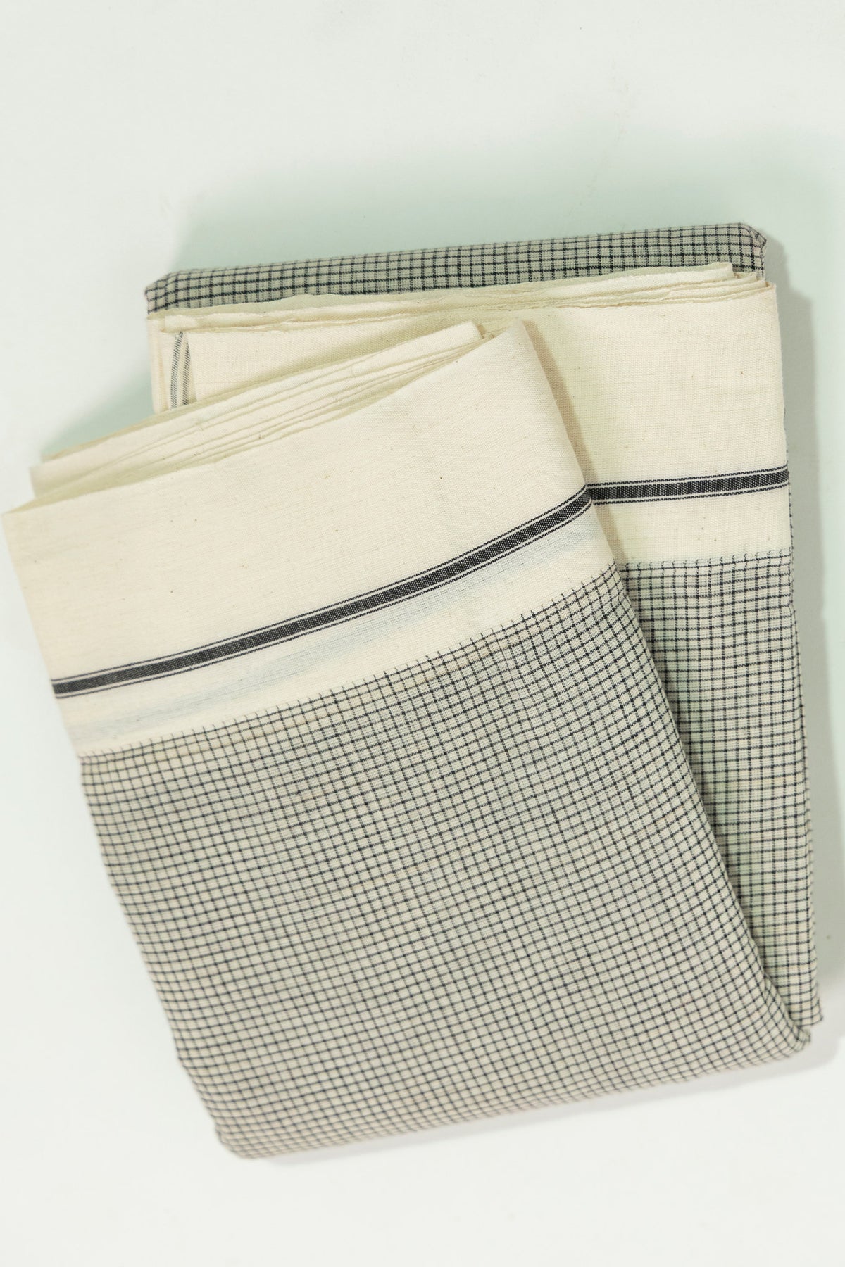 Uppu Menasu Patteda Anchu cotton saree with black and white details