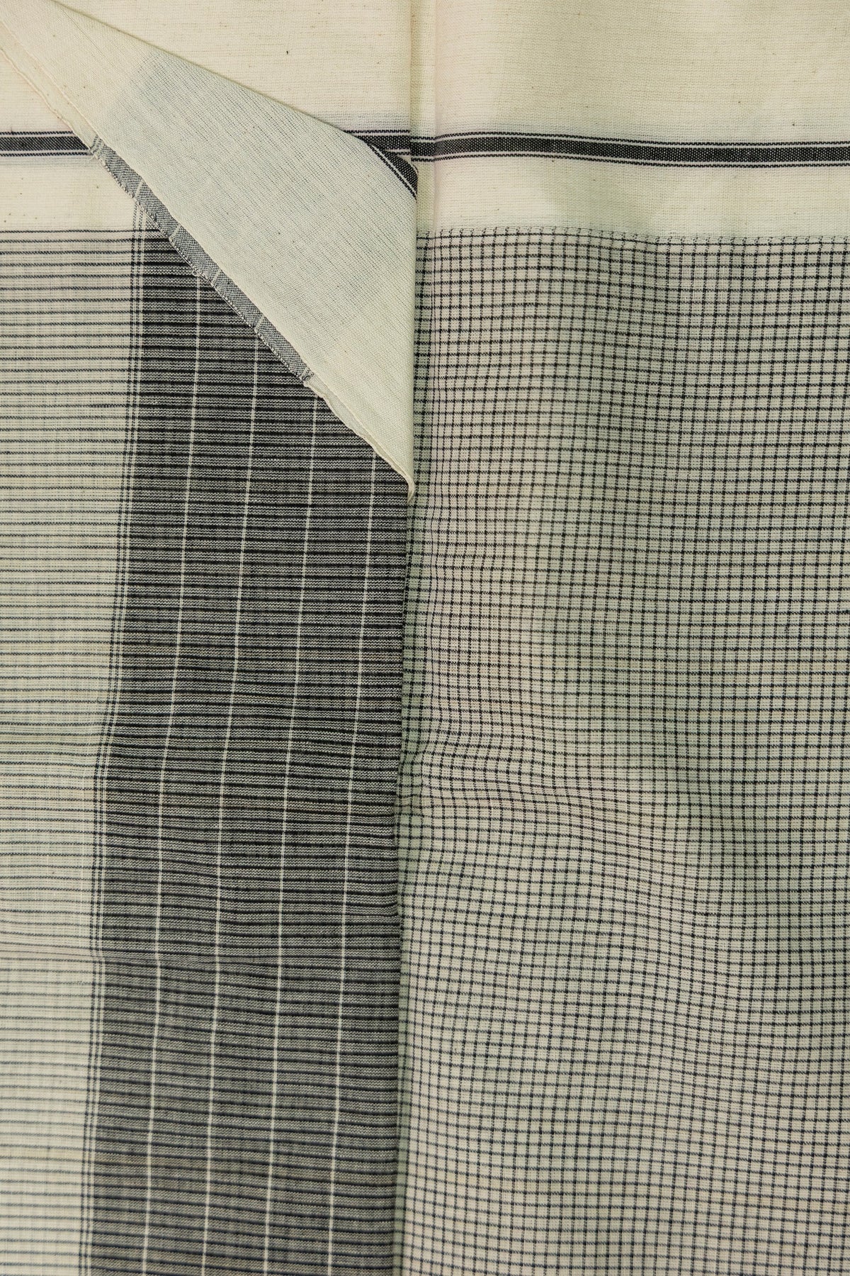 Uppu Menasu saree showing contrasting woven border